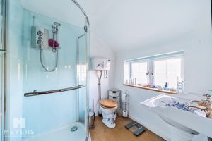Ensuite- click for photo gallery